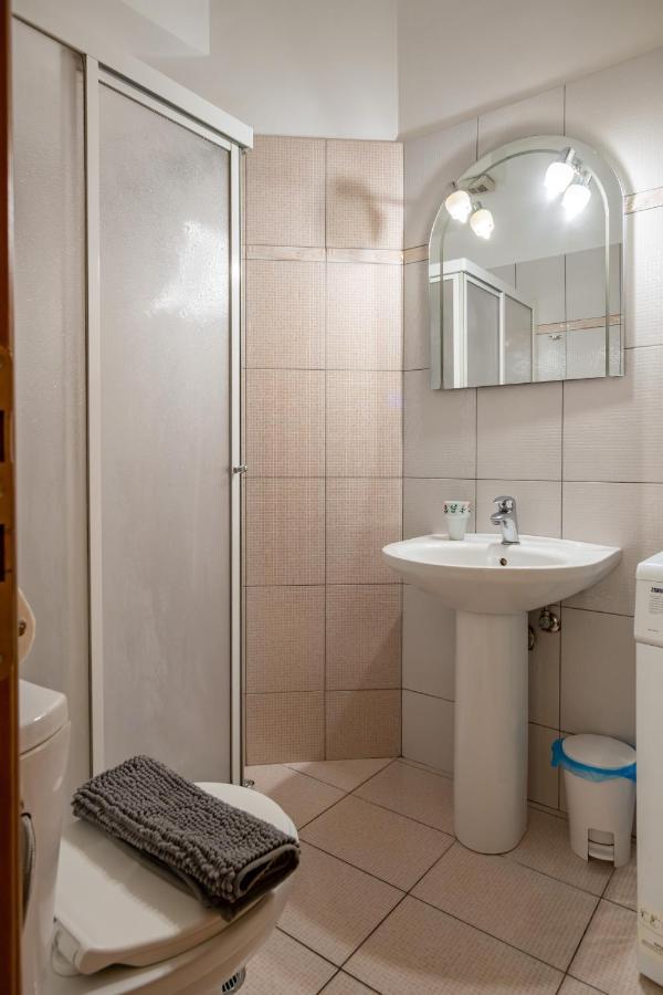 Apartamento Flat In Excellent Location With Private Parking Atenas Exterior foto
